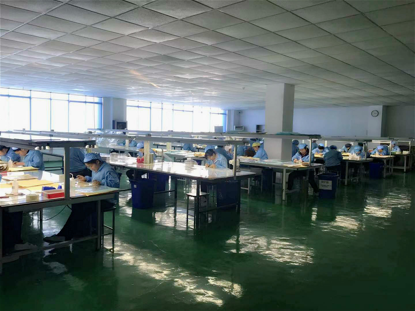 金屬標牌定制流水車間